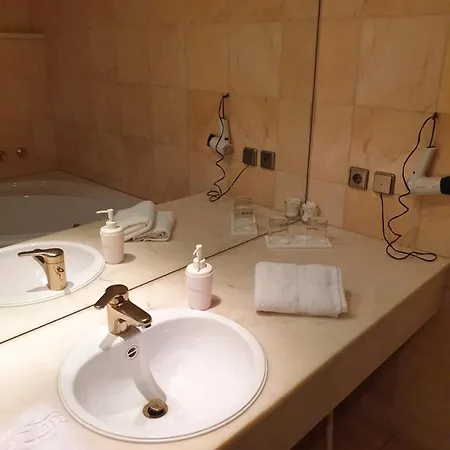 Hotel Amelia 3*